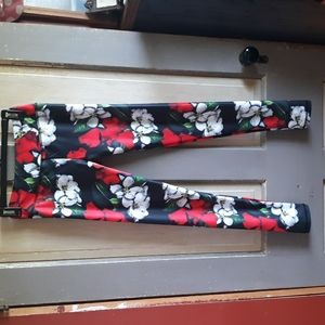 JALA WORKOUT LEGGINGS FLORAL BLACK RED AND WHITE